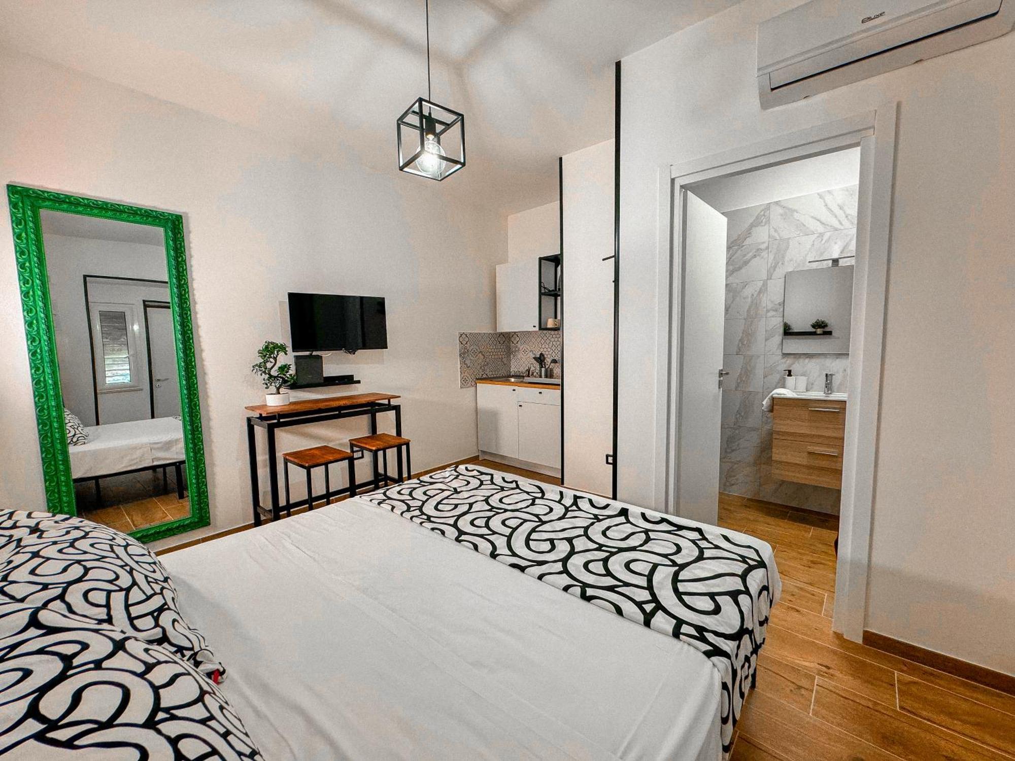 The Quarters Naples Apartments Ngoại thất bức ảnh